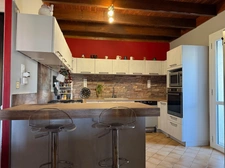 Maison à NÉVIAN — MAISONNETTE EN DUPLEX 163 M², 4 À 5 CHAMBRES, COUR ET GRANDE TERRASSE