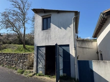 Boutique Organic Vineyard & 4-Suite Guest House – A Turnkey Lifestyle Business