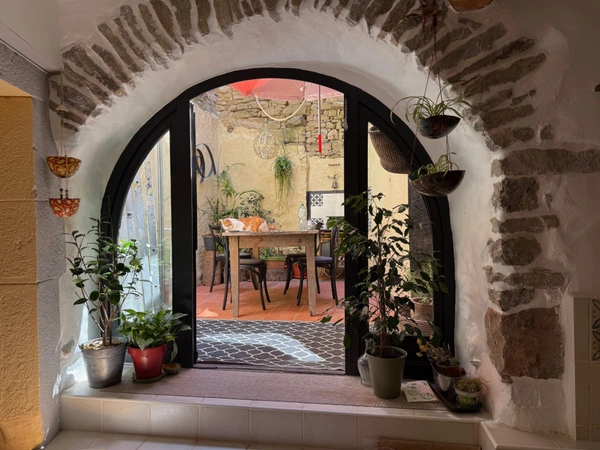 Maison de village rénovée avec patio et terrasse tropézienne – Siran (Minervois)