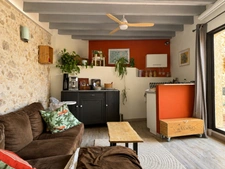 Maison de village en pierre rénovée avec terrasse tropézienne à Argeliers – 173 m²