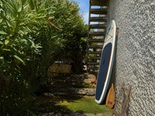 House 2 minutes from the beach in Saint-Pierre-la-Mer – pool, sea views and independent two-bedroom accommodation