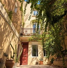 NARBONNE CENTRE HISTORIQUE — MAISON DE VILLE 224 M², COUR INTÉRIEURE, PATIO, BALCON ET TERRASSE