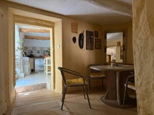 Maison de caractère rénovée avec patio et terrasse tropézienne