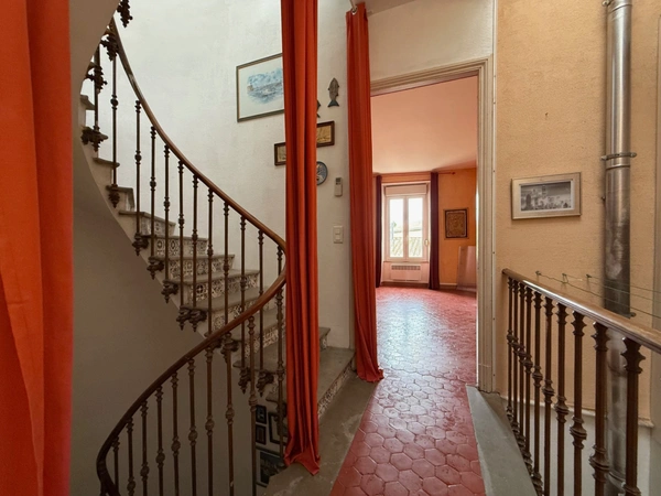 Demeure de caractère au cœur de Lézignan-Corbières avec patio privatif – 217 m² habitables