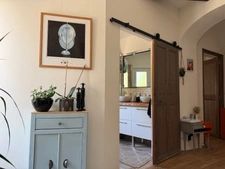 Maison de village en pierre rénovée avec terrasse tropézienne à Argeliers – 173 m²