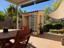 VILLA D'ARCHITECTE DE PLAIN-PIED AVEC JARDIN MÉDITERRANÉEN