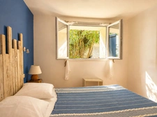 House 2 minutes from the beach in Saint-Pierre-la-Mer – pool, sea views and independent two-bedroom accommodation