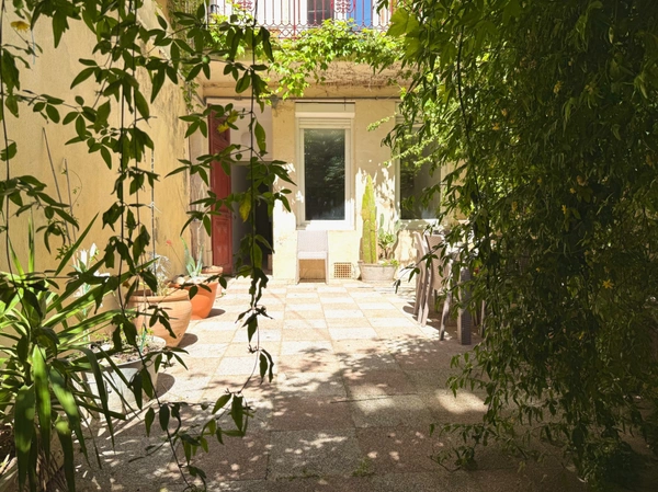 Narbonne Cité : Maison de 1850 – 224 m², lumière et volumes rares