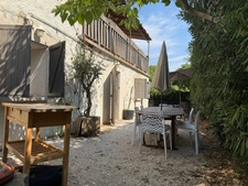 House 2 minutes from the beach in Saint-Pierre-la-Mer – pool, sea views and independent two-bedroom accommodation