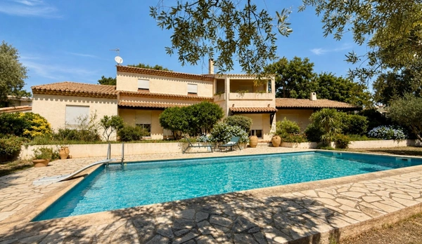 UNE PROPRIÉTÉ INTROUVABLE : 2 159 M² DE JARDIN PRIVÉ AU CŒUR DE NARBONNE
