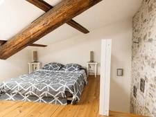 Maison de village en pierre rénovée avec terrasse tropézienne à Argeliers – 173 m²