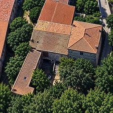 ANCIENNE PROPRIÉTÉ VITICOLE AVEC MAISON DE MAÎTRE, REMISE, CHAIS ET DÉPENDANCES
