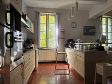 ANCIENNE PROPRIÉTÉ VITICOLE AVEC MAISON DE MAÎTRE, REMISE, CHAIS ET DÉPENDANCES