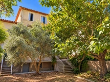 ANCIENNE PROPRIÉTÉ VITICOLE AVEC MAISON DE MAÎTRE, REMISE, CHAIS ET DÉPENDANCES