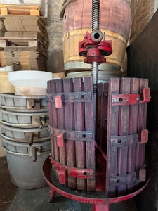 Boutique Organic Vineyard & 4-Suite Guest House – A Turnkey Lifestyle Business