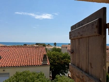 House 2 minutes from the beach in Saint-Pierre-la-Mer – pool, sea views and independent two-bedroom accommodation