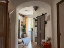 Maison de village en pierre rénovée avec terrasse tropézienne à Argeliers – 173 m²