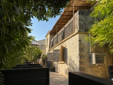 House 2 minutes from the beach in Saint-Pierre-la-Mer – pool, sea views and independent two-bedroom accommodation