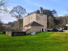 Maison ancienne rénovée avec grand jardin et vue sur la Sarthe – Proche Sablé-sur-Sarthe