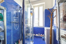 Marseille 6th arrondissement – Castellane – Top floor – View of Notre-Dame-de-la-Garde – Bright 2-bedroom apartment – Air conditioning – Cellar and courtyard