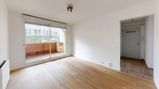 Marseille 8th arrondissement – Escale Borély within walking distance – 2-bedroom apartment with terrace – sold tenanted – gated residence with parking 