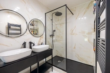 LES OLIVES / PLAN-DE-CUQUES BORDER — 4-ROOM APARTMENT LIKE A HOUSE — CAREFULLY RENOVATED — 200 SQM OUTDOOR SPACE — 2 PARKING SPACES — GARAGE AVAILABLE AS AN OPTION