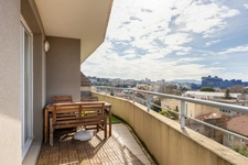 Top floor – Bright 3-bedroom apartment with a 32 m² terrace – Marseille 13th arrondissement, Lacordaire area – Gated community – Parking