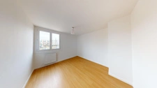 Marseille 8th arrondissement – Escale Borély within walking distance – 2-bedroom apartment with terrace – sold tenanted – gated residence with parking 