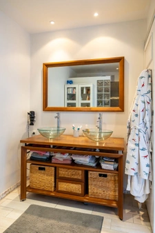 ***VIRTUAL TOUR AVAILABLE...SUPER ROUVIÈRE...MARSEILLE 9TH DISTRICT...96 M² 5-ROOM APARTMENT...SEA & CALANQUES VIEWS...13TH FLOOR...TERRACE & CELLAR***