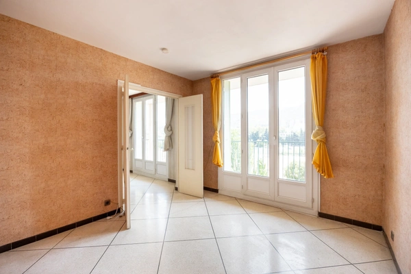 *** MARSEILLE 10ÈME… RÉSIDENCE NOUVEAU PARC VERDILLON… VUE PANORAMIQUE SUR NOTRE-DAME-DE-LA-GARDE ET LES COLLINES… T3/T4 74M² TRAVERSANT… DEUX TERRASSES… ASCENSEUR***
