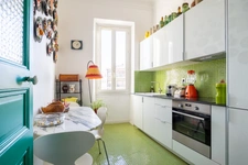 Marseille 6th arrondissement – Castellane – Top floor – View of Notre-Dame-de-la-Garde – Bright 2-bedroom apartment – Air conditioning – Cellar and courtyard
