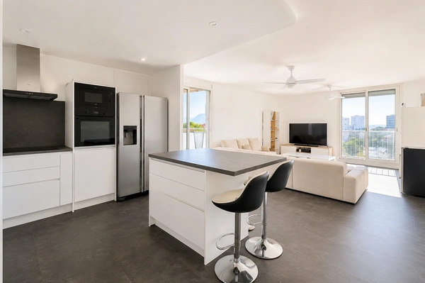 ***VISITE VIRTUELLE DISPONIBLE SUR DEMANDE...LA SEYNE-SUR-MER...LE THERMIDOR II...T3 RÉNOVÉ AVEC VUE BAIE...GARAGE DE 28 M²...LOCATAIRES EN PLACE***