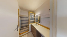 Marseille 8th arrondissement – Escale Borély within walking distance – 2-bedroom apartment with terrace – sold tenanted – gated residence with parking 