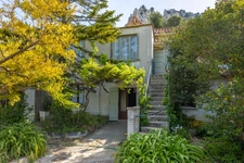 ***VISITE VIRTUELLE DISPONIBLE SUR DEMANDE...MARSEILLE 9EME...AU PIED DES CALANQUES...MAISON A REINVENTER...DEPENDANCES...TERRAIN 1473M²...CADRE IDYLLIQUE***
