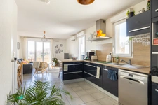 Top floor – Bright 3-bedroom apartment with a 32 m² terrace – Marseille 13th arrondissement, Lacordaire area – Gated community – Parking