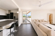 ***VISITE VIRTUELLE DISPONIBLE SUR DEMANDE...LA SEYNE-SUR-MER...LE THERMIDOR II...T3 RÉNOVÉ AVEC VUE BAIE...GARAGE DE 28 M²...LOCATAIRES EN PLACE***