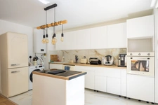LES OLIVES / PLAN-DE-CUQUES BORDER — 4-ROOM APARTMENT LIKE A HOUSE — CAREFULLY RENOVATED — 200 SQM OUTDOOR SPACE — 2 PARKING SPACES — GARAGE AVAILABLE AS AN OPTION