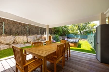 LES OLIVES / PLAN-DE-CUQUES BORDER — 4-ROOM APARTMENT LIKE A HOUSE — CAREFULLY RENOVATED — 200 SQM OUTDOOR SPACE — 2 PARKING SPACES — GARAGE AVAILABLE AS AN OPTION