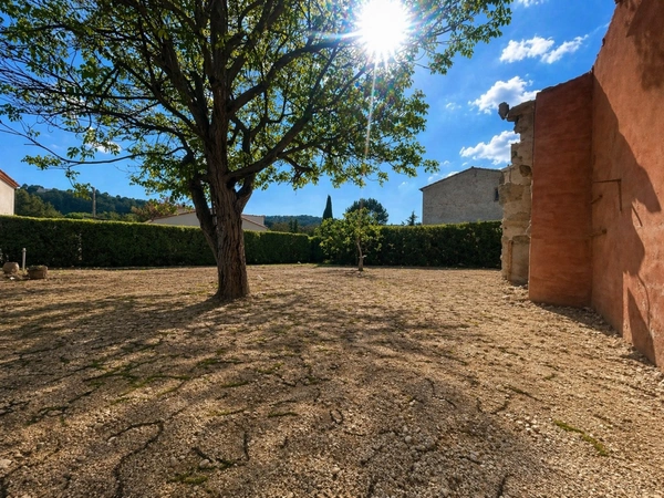 Terrain plat de 438 m2 LA BOUILLADISSE (13)