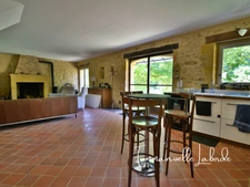 Propriété en pierre avec maison d’amis, piscine et 2,5 hectares LALINDE (24)