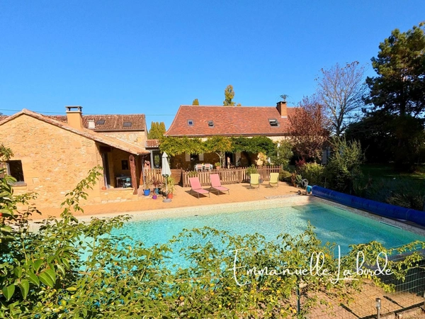 Maison Dordogne piscine grange proche Bergerac