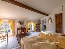 Stone estate with outbuildings and 5 hectares of nature – Monbazillac (24240)
