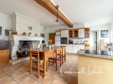 Stone estate with outbuildings and 5 hectares of nature – Monbazillac (24240)