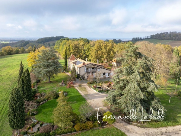 Domaine en pierre avec dépendances et 5 hectares de nature – Monbazillac (24240)