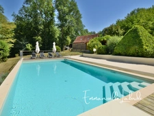 Propriété en pierre avec maison d’amis, piscine et 2,5 hectares LALINDE (24)