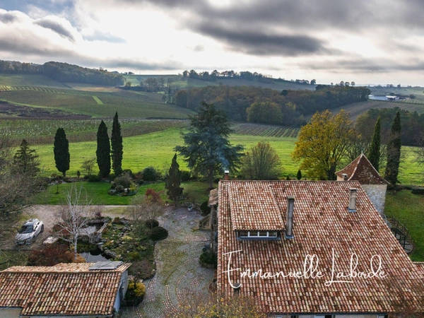Domaine en pierre avec dépendances et 5 hectares de nature – Monbazillac (24240)