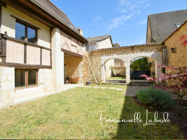 Maison de caractère avec dépendance, patio, jardin et jacuzzi – Saint-Georges-de-Montclard, 20/25 min de Bergerac