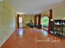 Propriété en pierre avec maison d’amis, piscine et 2,5 hectares LALINDE (24)