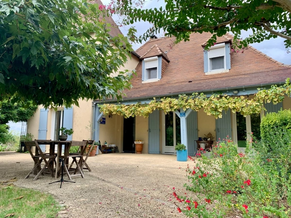 Maison périgourdine avec piscine, verger et 1 ha – campagne de Bergerac