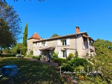 Stone estate with outbuildings and 5 hectares of nature – Monbazillac (24240)
